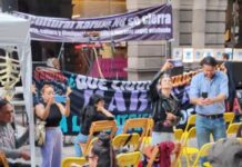 Artistas y activistas clausuran simbólicamente el Palacio Municipal de Pepe Chedraui