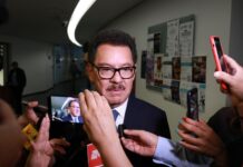 Ignacio Mier evita pronunciarse sobre acusaciones contra exesposo de gobernadora de BCS