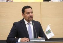 Villegas revira a Carvajal por críticas al método de Morena: lleva tres periodos como diputado.